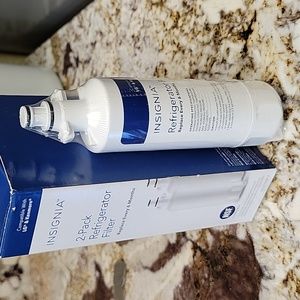 1 Insignia Refrigerator Filter for select LG or Kenmore Fridges.